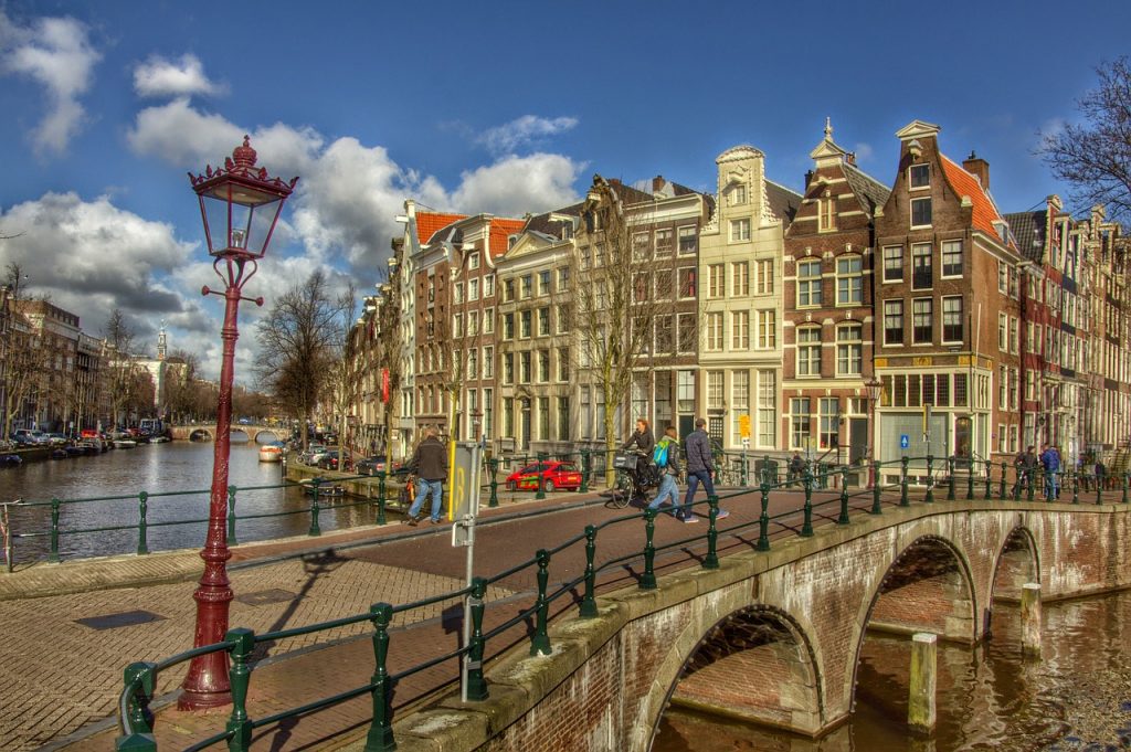 Amsterdam Brücke über Grachten